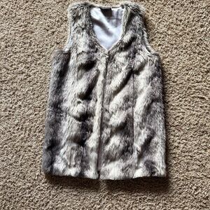 Romeo & Juliet Couture Faux Fur Vest in Cream and Gray Size Medium